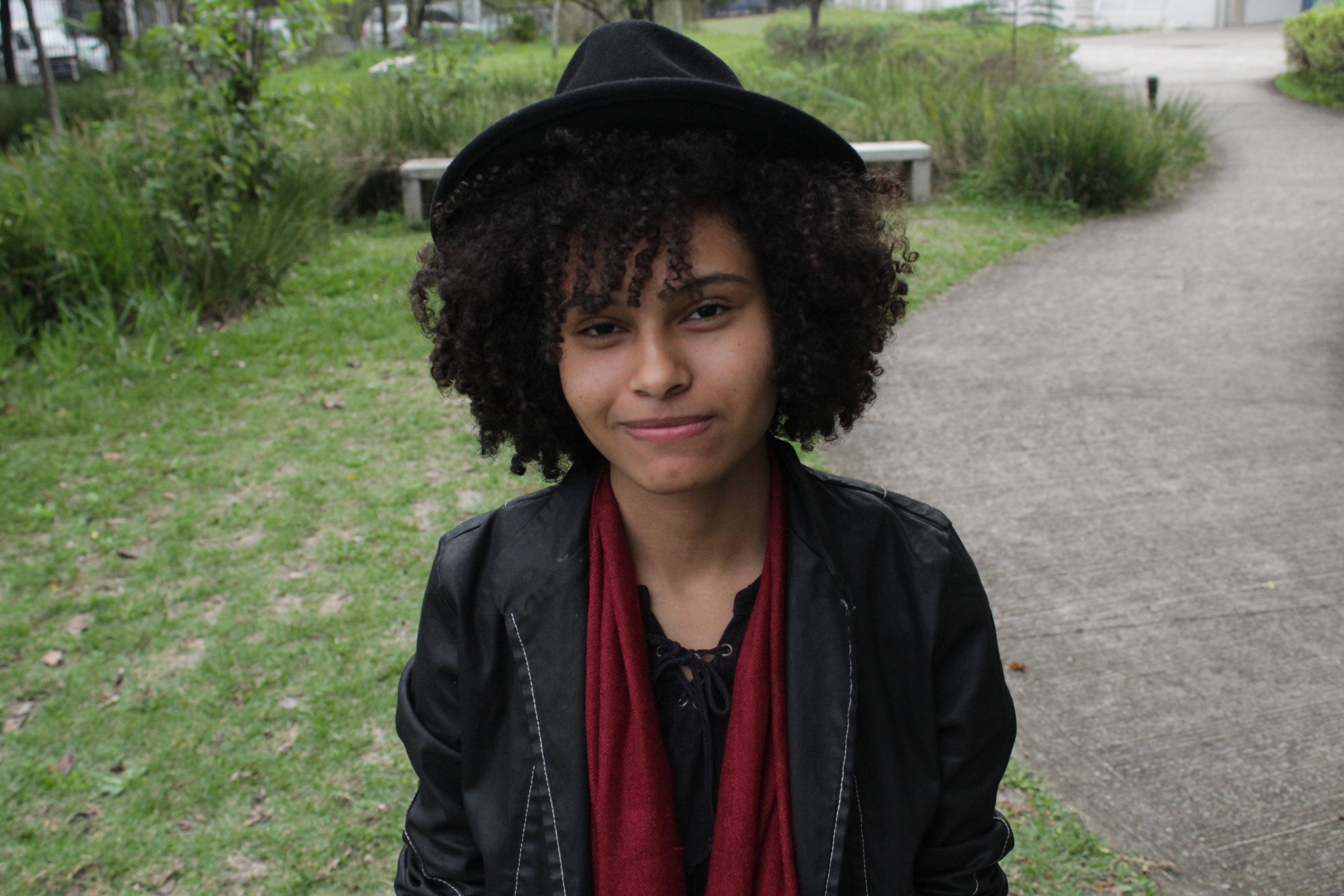 4 Mulheres que curtem o estilo Tomboy e cabelos com muito volume! Cabelo afro! Imagem: Reprodução 