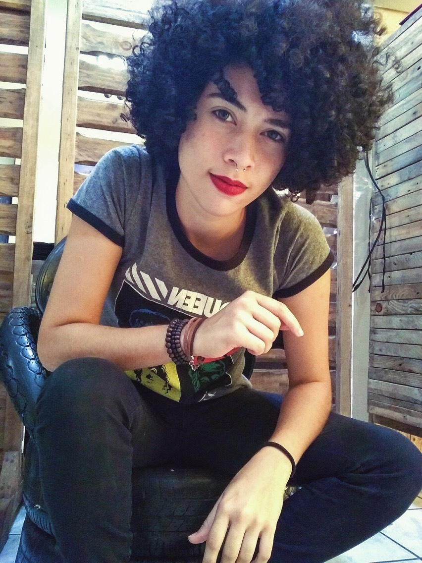 4 Mulheres que curtem o estilo Tomboy e cabelos com muito volume! Cabelo afro! Imagem: Reprodução 