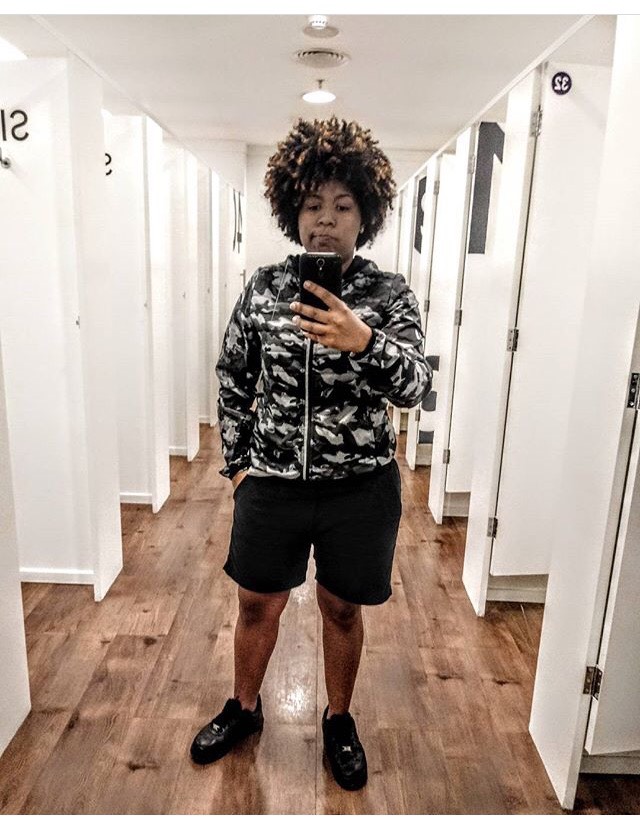 4 Mulheres que curtem o estilo Tomboy e cabelos com muito volume! Cabelo afro! Imagem: Reprodução 