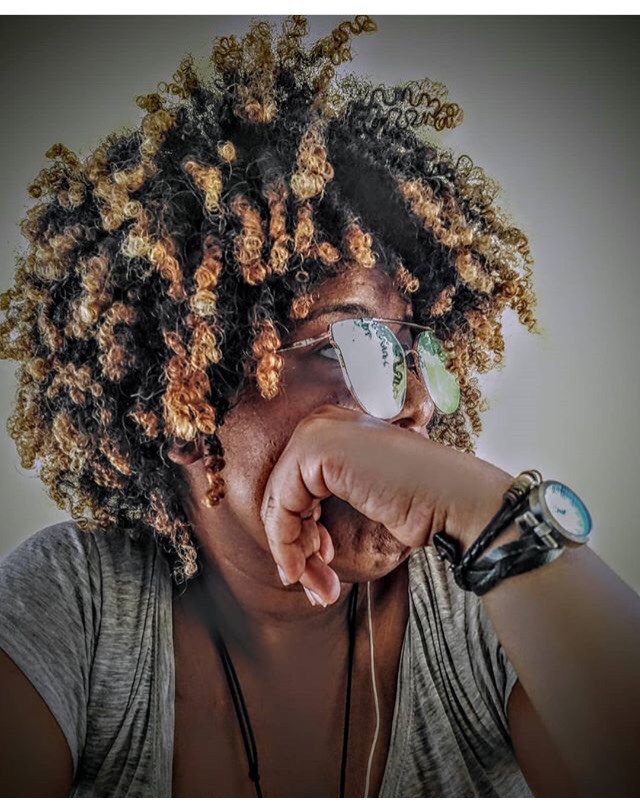 4 Mulheres que curtem o estilo Tomboy e cabelos com muito volume! Cabelo afro! Imagem: Reprodução 