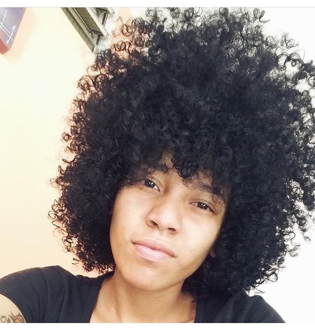 4 Mulheres que curtem o estilo Tomboy e cabelos com muito volume! Cabelo afro! Imagem: Reprodução 