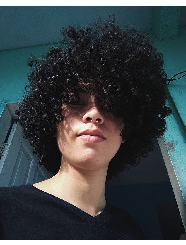 4 Mulheres que curtem o estilo Tomboy e cabelos com muito volume! Cabelo afro! Imagem: Reprodução 